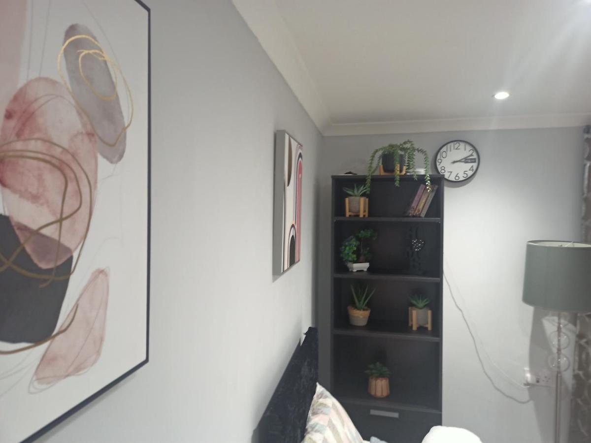 Homey Studio In Newport Perfect For Couples & Travelers Exterior photo
