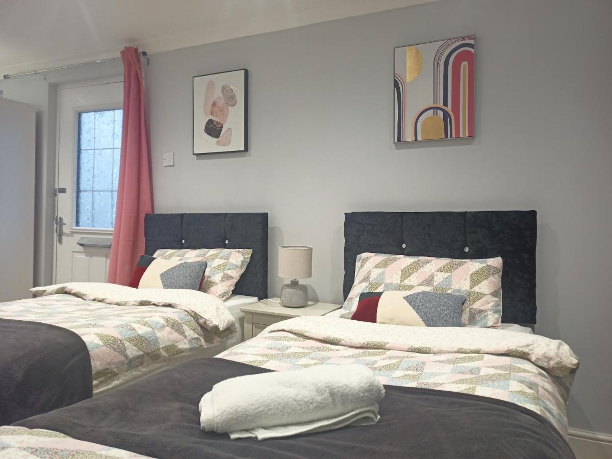 Homey Studio In Newport Perfect For Couples & Travelers Exterior photo
