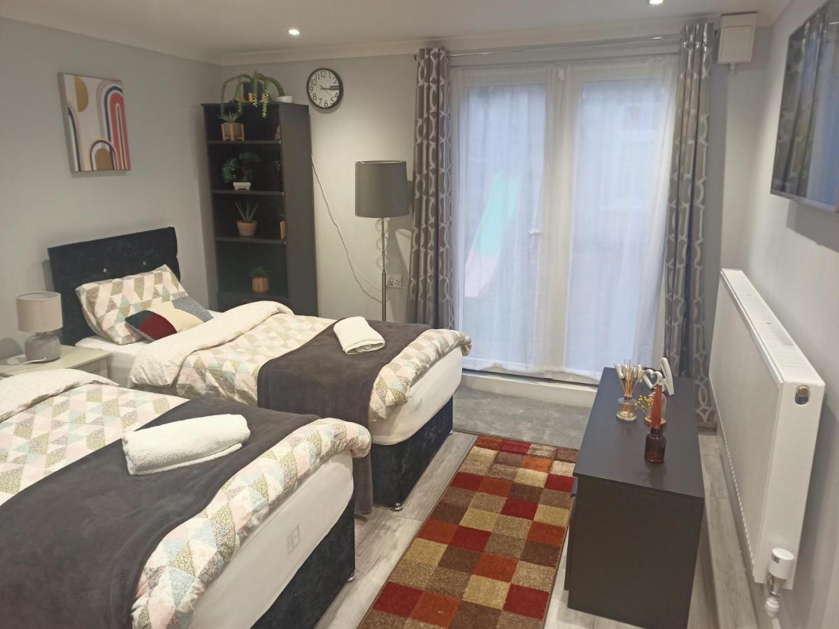 Homey Studio In Newport Perfect For Couples & Travelers Exterior photo
