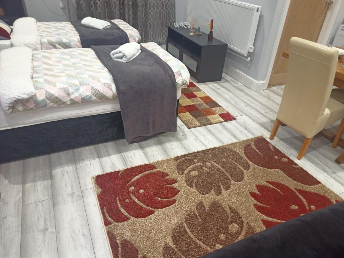 Homey Studio In Newport Perfect For Couples & Travelers Exterior photo