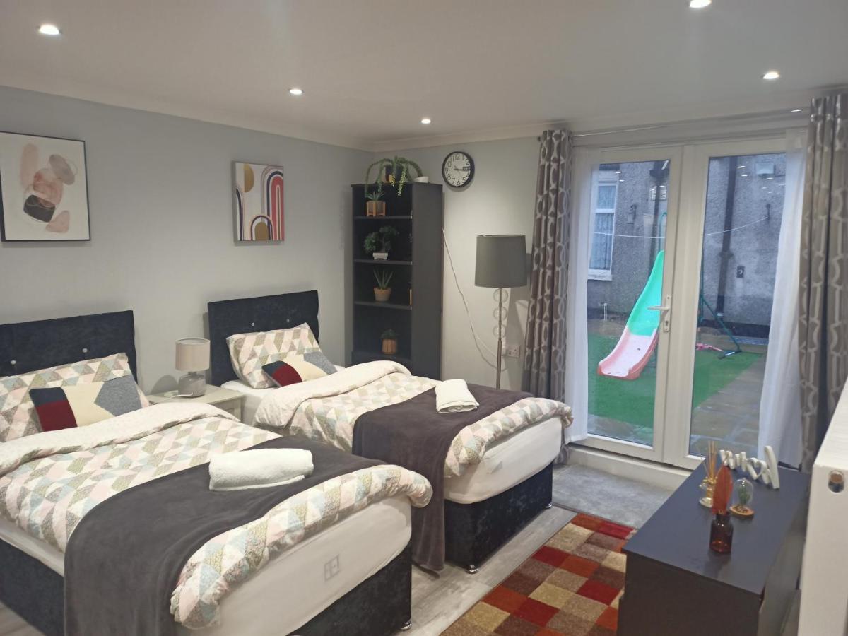 Homey Studio In Newport Perfect For Couples & Travelers Exterior photo