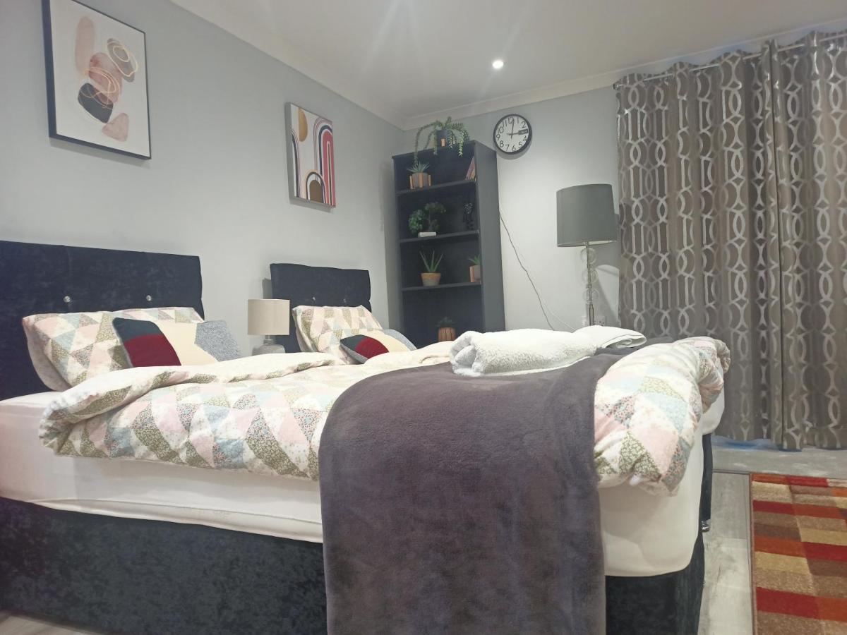 Homey Studio In Newport Perfect For Couples & Travelers Exterior photo