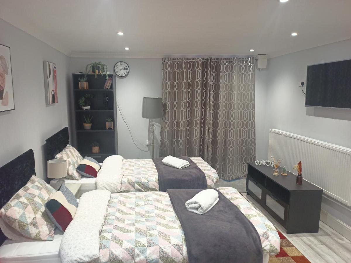 Homey Studio In Newport Perfect For Couples & Travelers Exterior photo