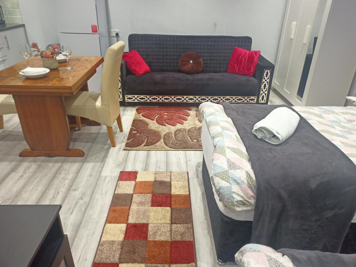 Homey Studio In Newport Perfect For Couples & Travelers Exterior photo