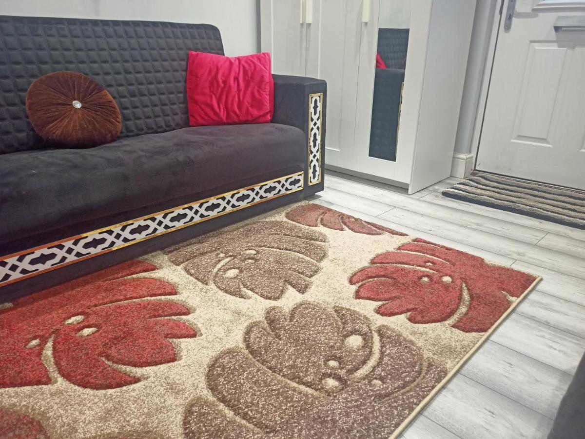 Homey Studio In Newport Perfect For Couples & Travelers Exterior photo