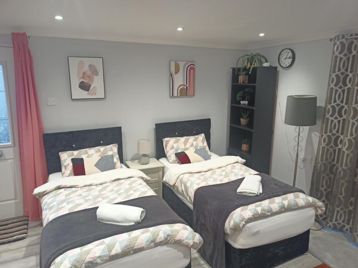 Homey Studio In Newport Perfect For Couples & Travelers Exterior photo