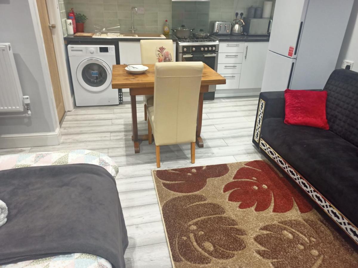 Homey Studio In Newport Perfect For Couples & Travelers Exterior photo